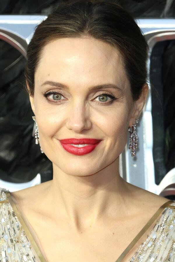 Анджелина Джоли удалила яичники и рассказала о менопаузе