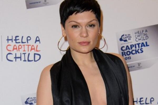 Образ дня: Джесси Джей в Camilla and Marc