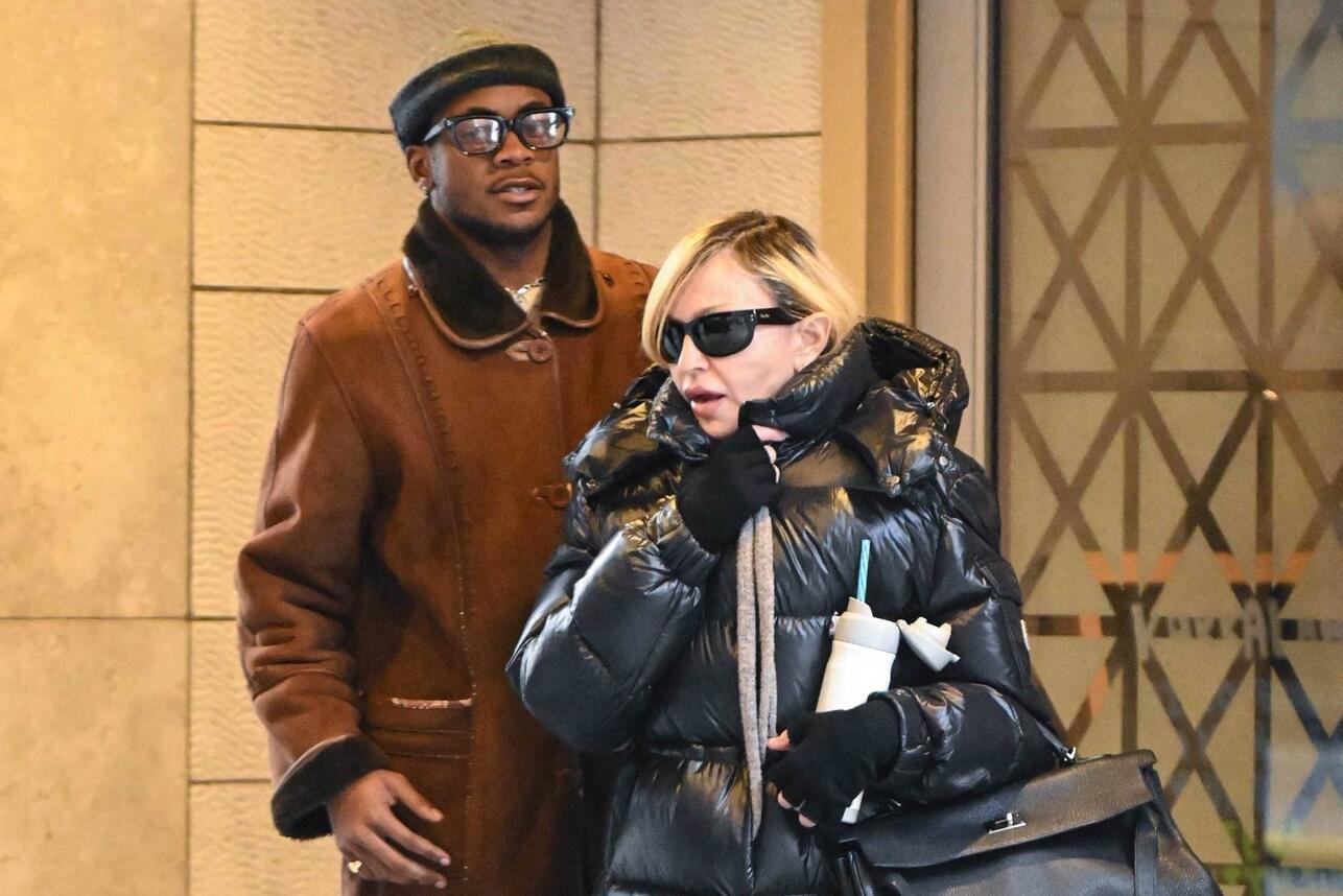 Опровергла слухи о расставании: Мадонна показалась на публике со своим молодым бойфрендом