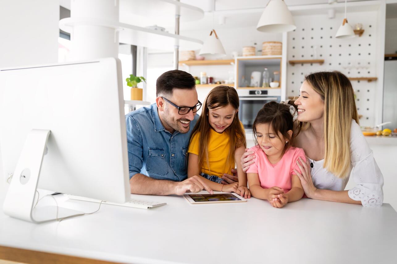 эдьютейнмент, обучение через игру, интерактивное образование для детей, как отвлечь ребёнка от гаджетов, развивающие занятия для детей, учёба в игровой форме, методы эдьютейнмента, образовательные развлечения для детей, занятия с детьми без гаджетов, пробуждение любознательности у ребёнка, интерактивные методы обучения, игровые методики в образовании, как увлечь ребёнка учёбой, практические советы родителям, организация домашних занятий, образовательные эксперименты для детей, научные опыты с детьми, развивающие активности для детей, современное обучение детей, образовательные технологии для детей