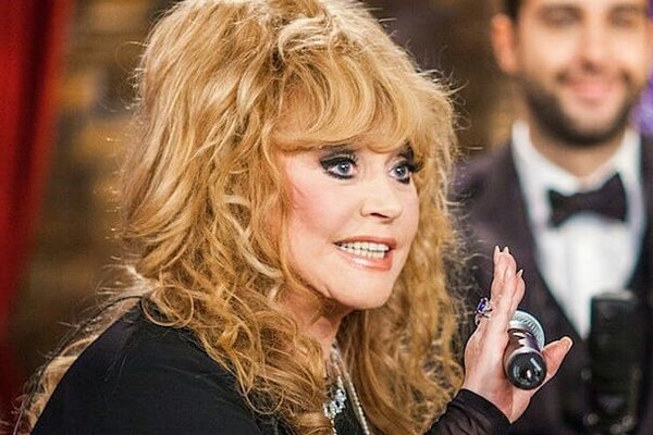 «Кристине пора к хирургу»: Пугачева затмила Орбакайте на семейном снимке