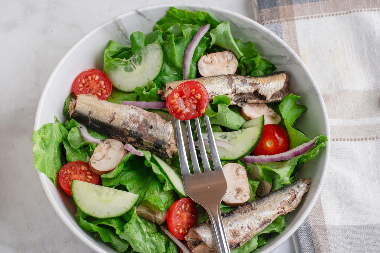 рыбные консервы, польза рыбных консервов, омега-3, продукты против старения, витамин D, коллаген, рацион молодости, питание для кожи, как сохранить молодость, полезная еда для женщин, нутрициолог советы, рыба и здоровье