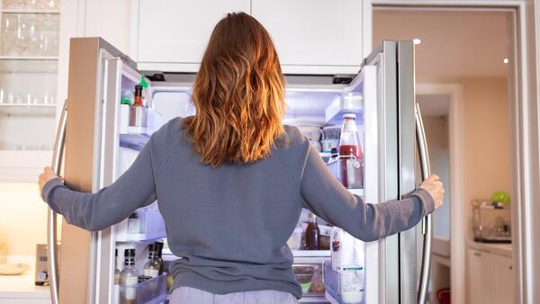 Как хранить продукты в холодильнике, чтобы продлить им жизнь