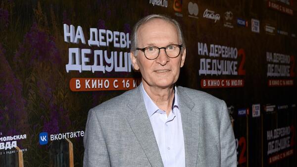 Федора Добронравова поддержали внучки на премьере фильма «На деревню дедушке 2»