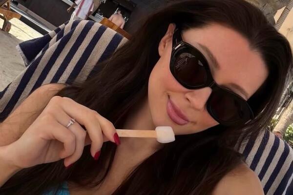 Родившая Заворотнюк показала фото в купальнике — лишние килограммы не скрыть