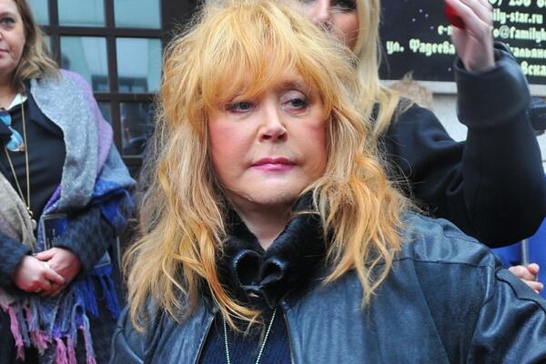 Отправили на допрос: Пугачеву остановили на границе с Россией