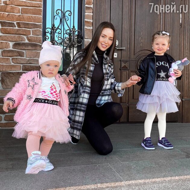 Анастасия Костенко с дочками