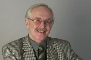 Василий Ливанов рассказал о ценной семейной реликвии, которую он хранит дома