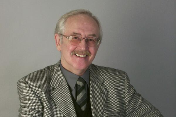 Василий Ливанов рассказал о ценной семейной реликвии, которую он хранит дома