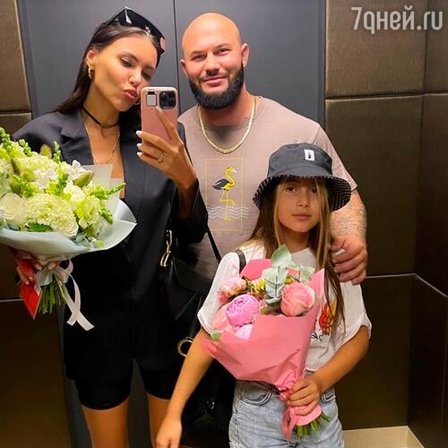 Ариелу ожидает веселая вечеринка в кругу родных и друзей в одном из столичных заведений