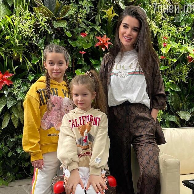 Ксения Бородина с дочерьми - фото