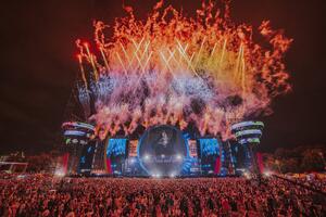 VK FEST в Москве раскрыл полную программу с динозаврами и тайными хедлайнерами 