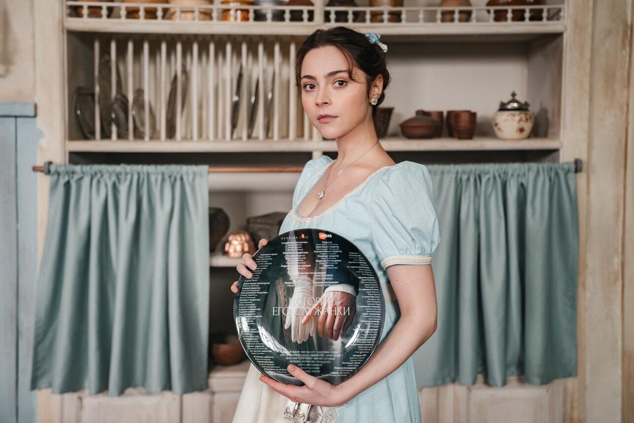 Милана Бру на съемках сериала «История его служанки» фото