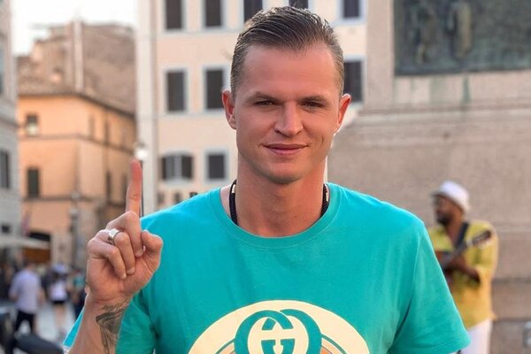 Дмитрий Тарасов продает дом за 78 миллионов, который строил вместе с Бузовой