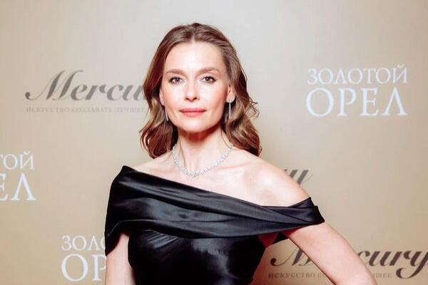 «Становлюсь чудовищем»: Толкалина — о новой влюбленности и разрыве с Кончаловским