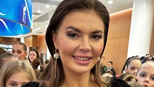 Кабаева удивила преображением на встрече с гимнастками — помолодела на десяток лет