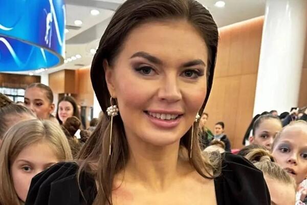Кабаева удивила преображением на встрече с гимнастками &mdash; помолодела на десяток лет