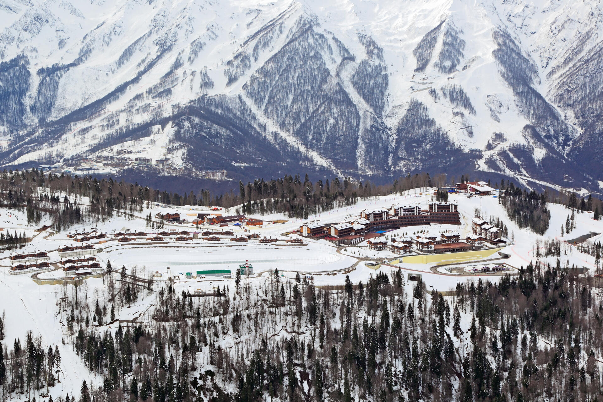 куда поехать на новогодние каникулы, короткие поездки на праздники, путешествия на 2-3 дня, куда съездить из России зимой, новогодние каникулы направления, короткий перелет из Москвы, поездки на выходные зимой, Казань Сочи Калининград зимой