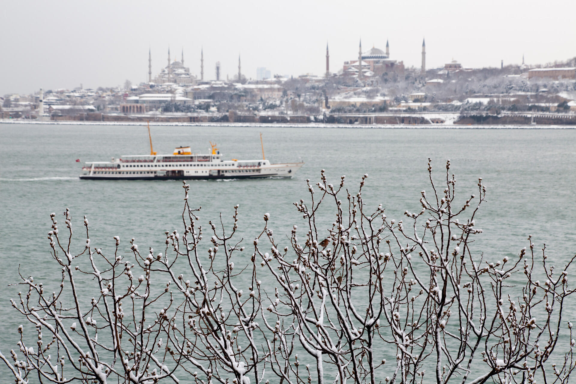 куда поехать на новогодние каникулы, короткие поездки на праздники, путешествия на 2-3 дня, куда съездить из России зимой, новогодние каникулы направления, короткий перелет из Москвы, поездки на выходные зимой, Казань Сочи Калининград зимой