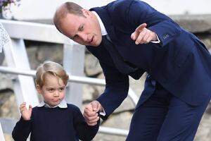 Принц Уильям лично отвозит сына в школу