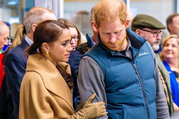 Держит на коротком поводке: как Меган Маркл обращается с Гарри  