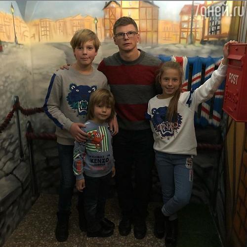 Андрей Аршавин  с Артемом, Яной и Арсением