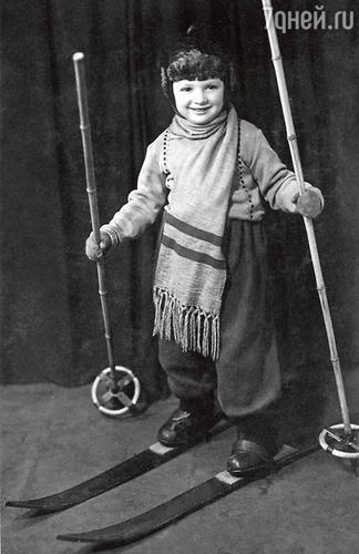Сын скрипача и редактора Московской филармонии Александр Ширвиндт. 1940 г.