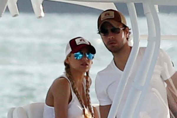 Родившая четвертого ребенка Курникова показала новорожденного ребенка