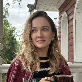 Юлия Хазанова