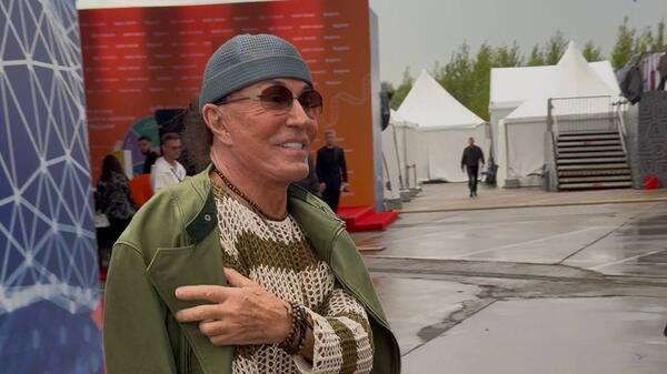 Нашел замену Вайкуле: 77-летний Леонтьев сразил зрителей на «Новой волне 2026» дуэтом с красоткой