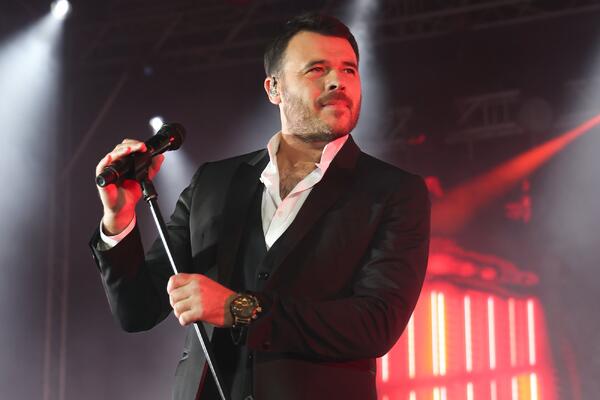 Мачехе певца всего 27 лет: что известно о новой жене отца Эмина Агаларова