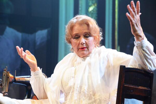 «Мне больно за них»: Ирина Алферова прокомментировала ситуацию с дочкой и ее мужем