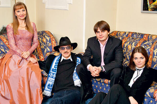 За квартиру и прописку: фиктивные браки и разводы звезд