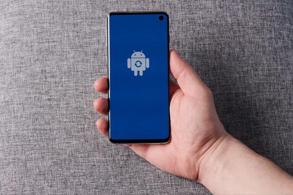 Как создать тревожную кнопку на Android — удалит личные данные в момент