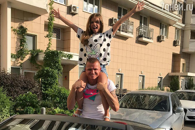 Дмитрий Тарасов с дочкой Ангелиной