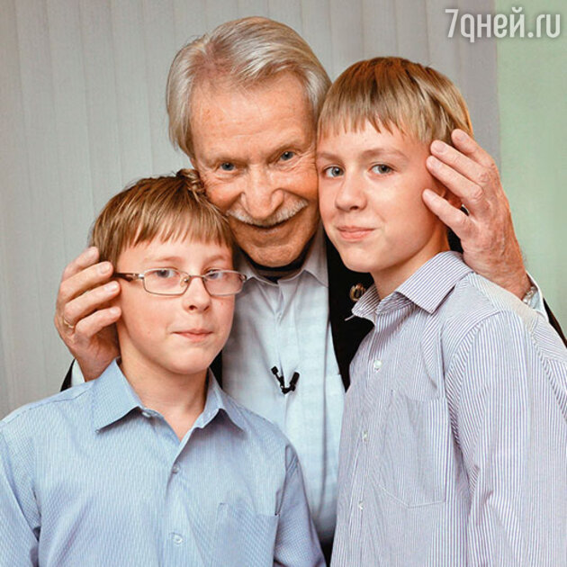 Иван Краско с сыновьями Федей и Ваней