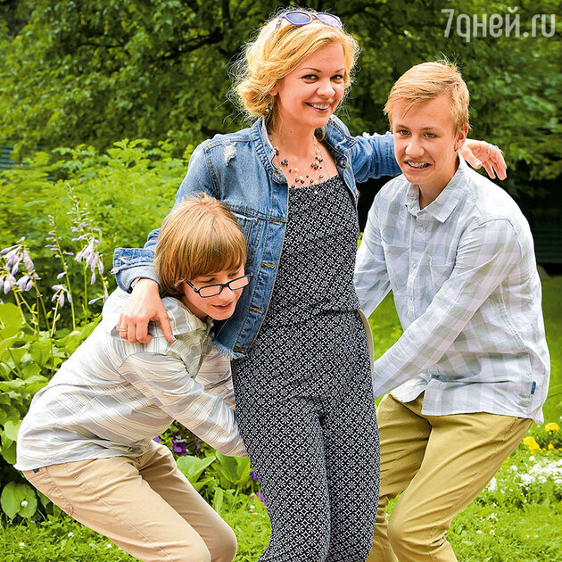 Наталия Вяль с сыновьями Федей и Ваней