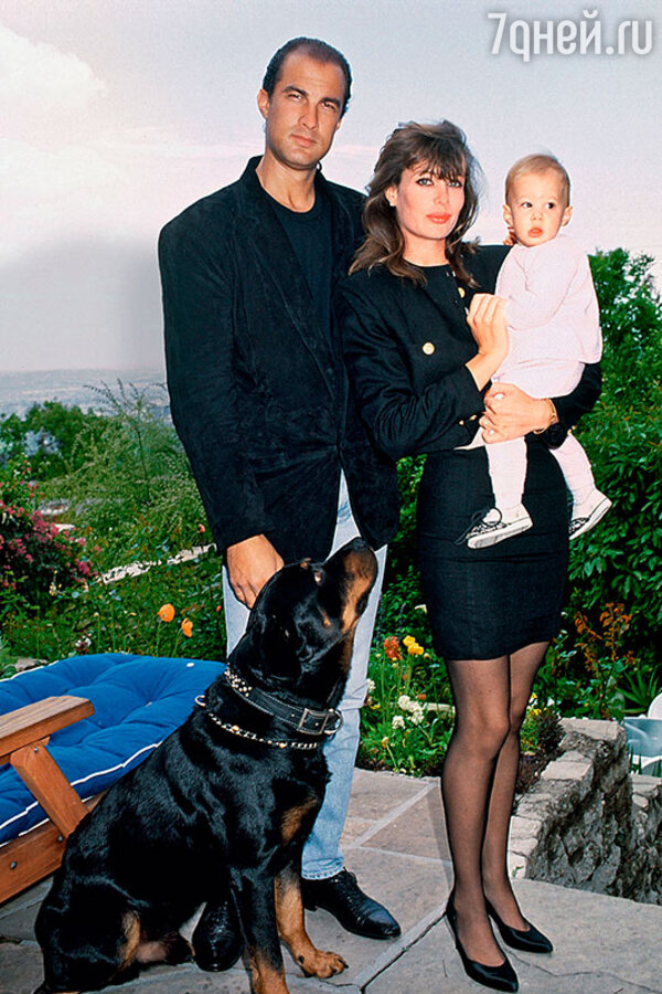 Стивен Сигал с женой и дочерью