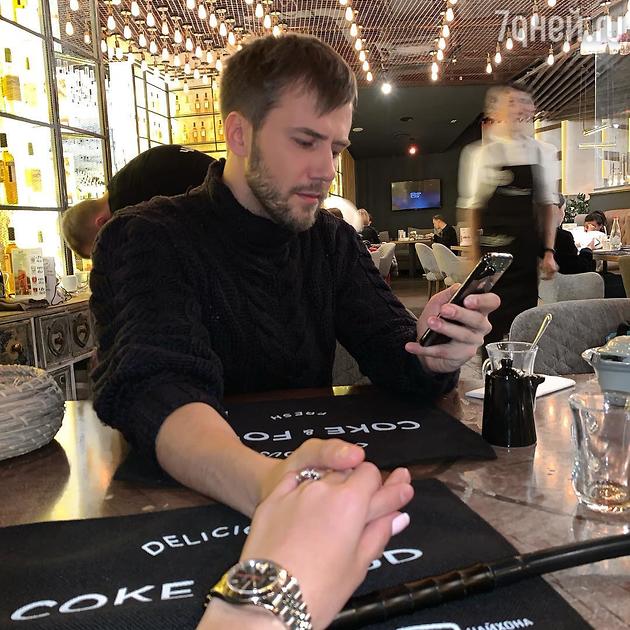 Иван Жидков с подругой