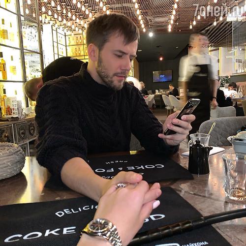 Иван Жидков с подругой