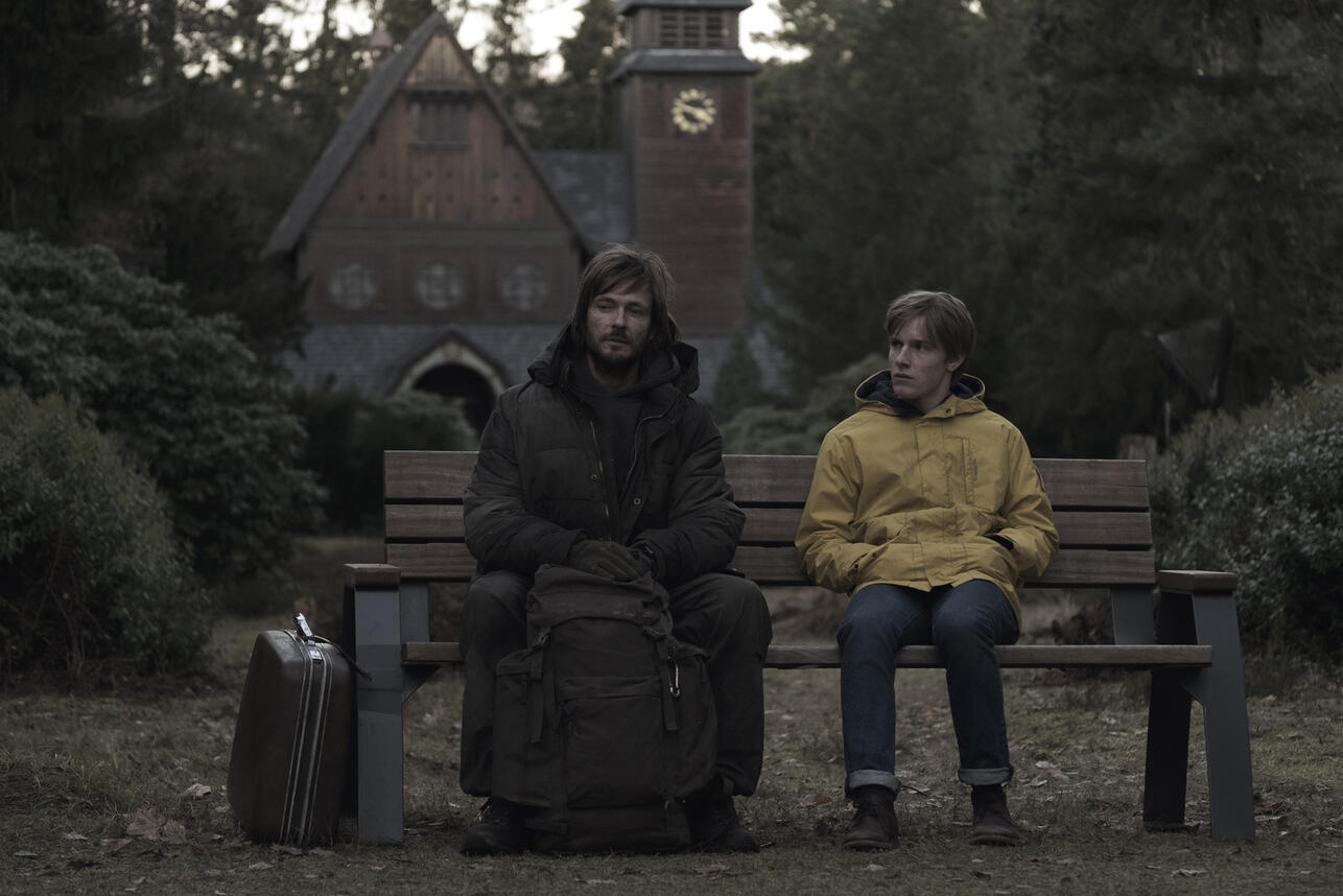 кадр из сериала «Тьма» фото