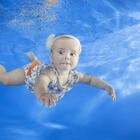 Все о грудничковом плавании: польза, вред процедуры и как найти безопасный бассейн