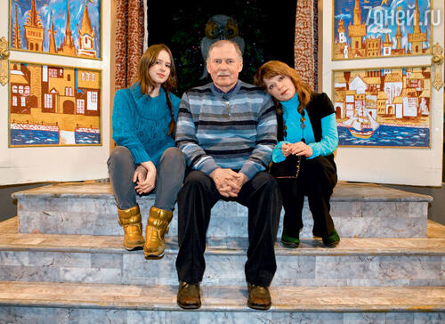 С четвертой женой Аллой и дочкой Асей. 2011 г.