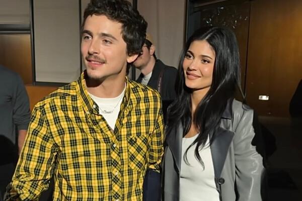 Тимоти Шаламе появился на мероприятии сразу с двумя любимыми женщинами   