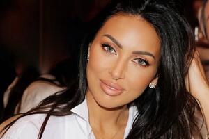 Глубоко беременная Алсу снялась с дочерями на отдыхе — счастлива и спокойна