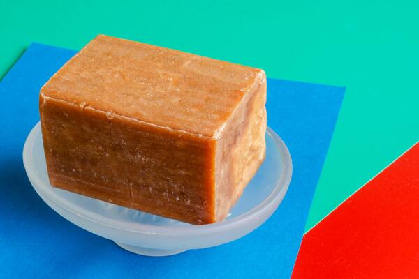 Ни за что до такого не додумаетесь: четыре совершенно неожиданных применения хозяйственного мыла  