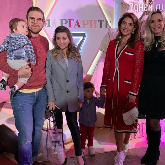 Галина Юдашкина с мужем Петром и сыновьями Анатолием и Аркадием, Жасмин и Марина Юдашкина