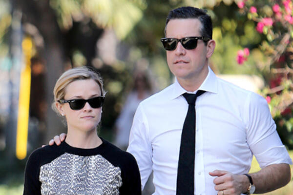 Риз Уизерспун с мужем экономит на недвижимости