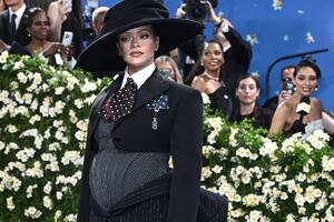 Станет мамой в третий раз: Рианна эффектно объявила о своей новой беременности Станет мамой в третий раз: Рианна эффектно объявила о своей новой беременности