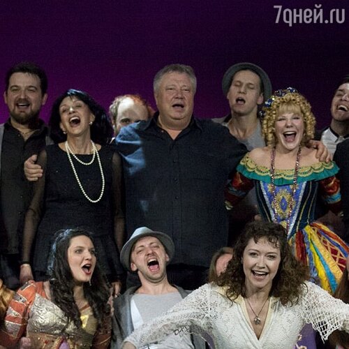 Сергей Степанченко с коллегами по театру 